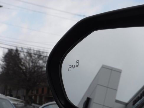 Used 2022 Toyota Camry XLE w/ Navigation Upgrade Package image 44