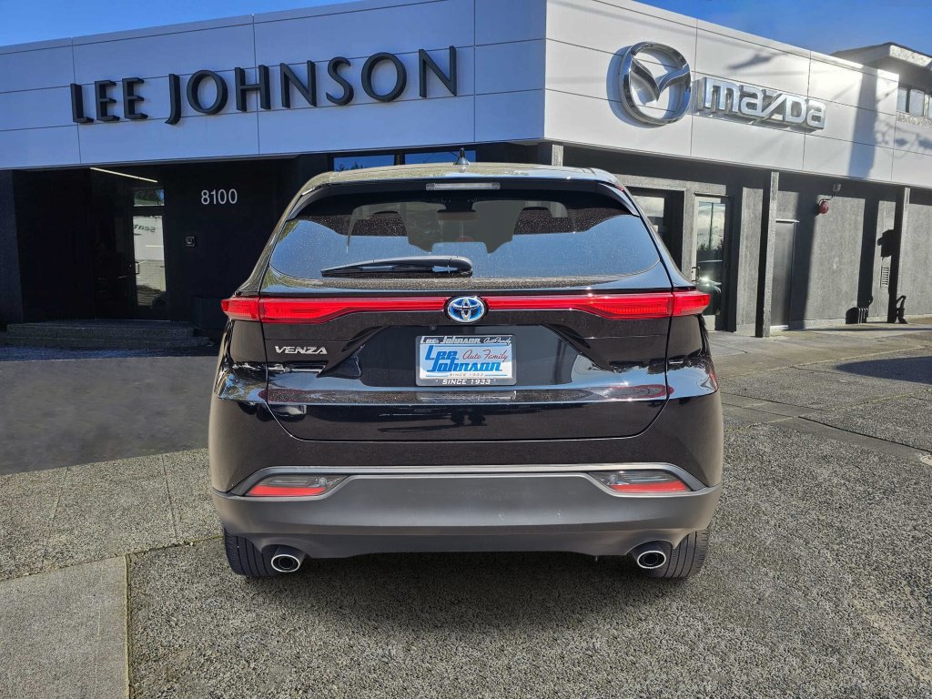 Used 2023 Toyota Venza LE AWD/4WD image 4