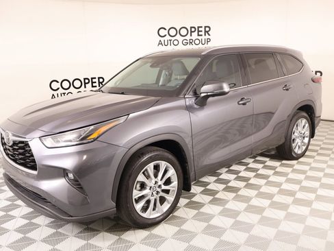 Used 2024 Toyota Highlander Limited FWD image 10
