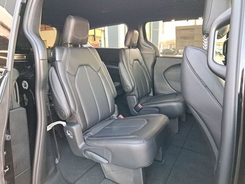 New 2026 Chrysler Pacifica Select w/ S Appearance Package image 14