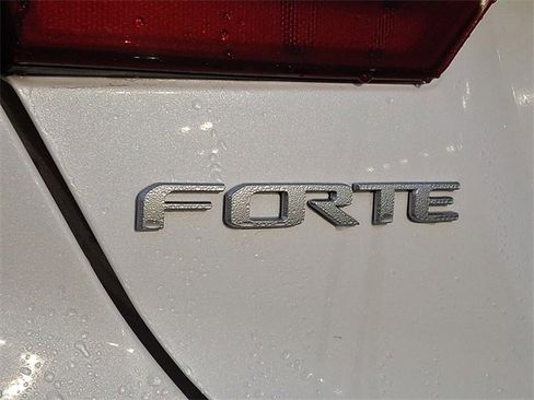 Used 2023 Kia Forte GT-Line w/ GT-Line Premium Package image 31