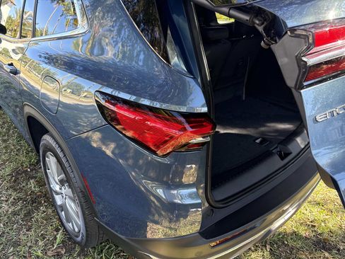 Used 2025 Buick Enclave Preferred image 11