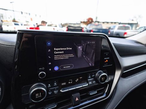 Used 2024 Toyota Highlander LE image 14