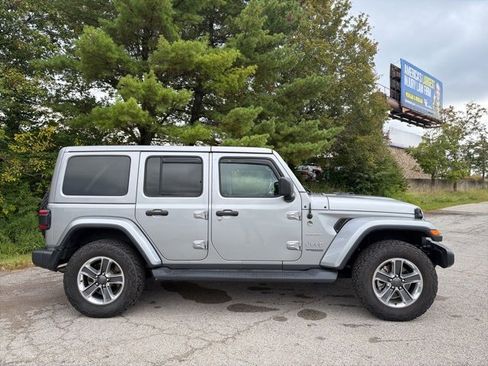 Used 2018 Jeep Wrangler Unlimited Sahara image 4