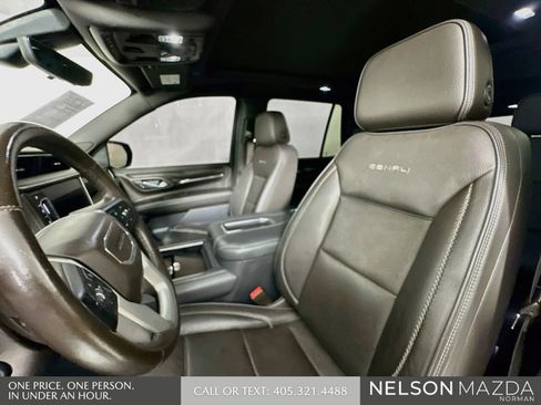 Used 2021 GMC Yukon Denali w/ Denali Premium Package AWD/4WD image 12