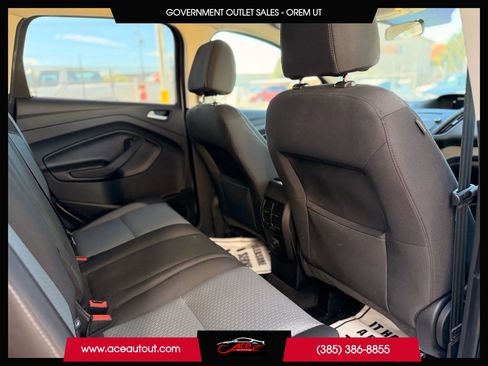 Used 2017 Ford Escape SE image 12