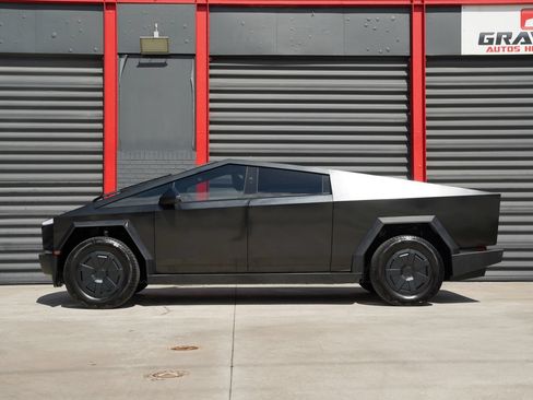 Used 2025 Tesla Cybertruck AWD Crew Cab image 10