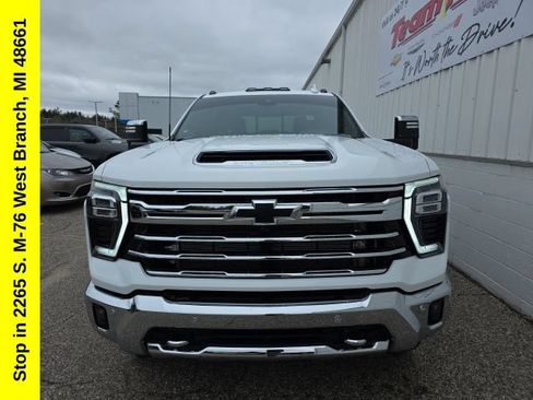 Used 2024 Chevrolet Silverado 2500 LTZ w/ LTZ Convenience Package AWD/4WD image 6