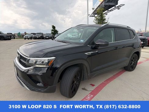 Used 2024 Volkswagen Taos SE FWD image 1