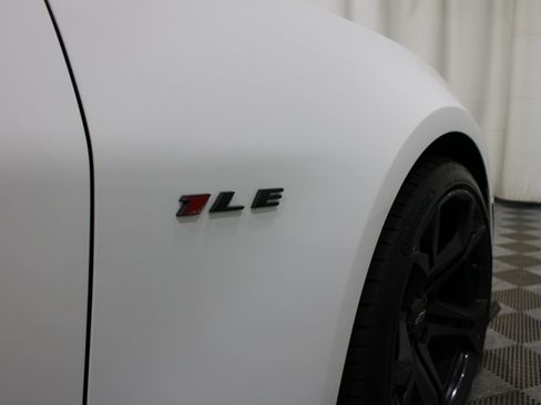 Used 2020 Chevrolet Camaro SS RWD image 28