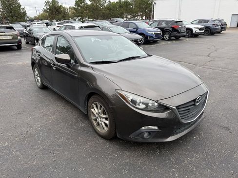 Used 2016 MAZDA MAZDA3 i Touring w/ Popular Equipment Package image 4