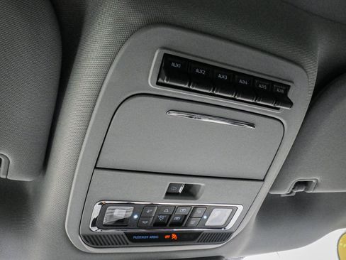 Used 2026 Ford F350 Lariat w/ Lariat Ultimate Package AWD/4WD image 27