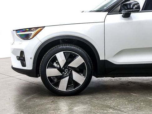 Used 2024 Volvo XC40 Recharge Ultimate image 10