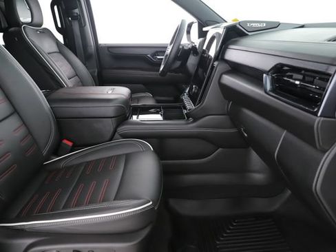 Used 2025 GMC Yukon AT4 Ultimate AWD/4WD image 36