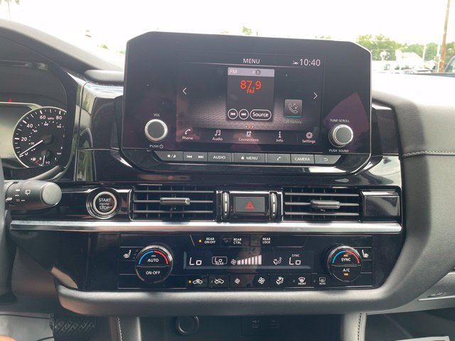 Used 2023 Nissan Pathfinder SV AWD/4WD image 14