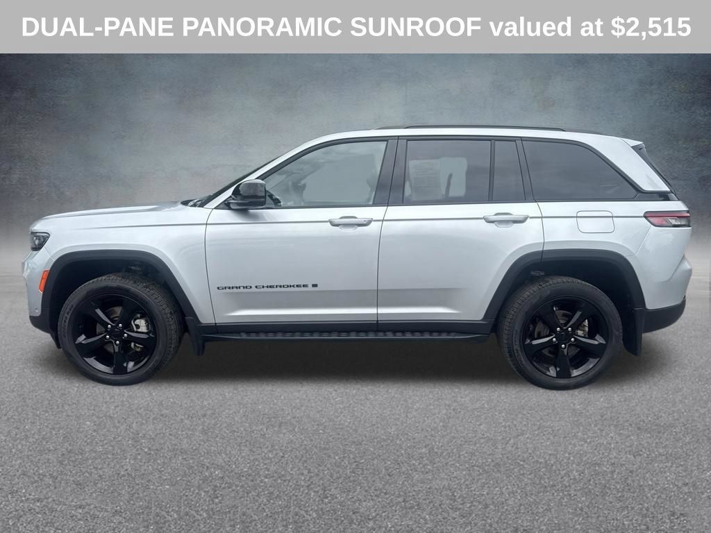 Used 2025 Jeep Grand Cherokee Limited w/ Luxury Tech Group II AWD/4WD image 4