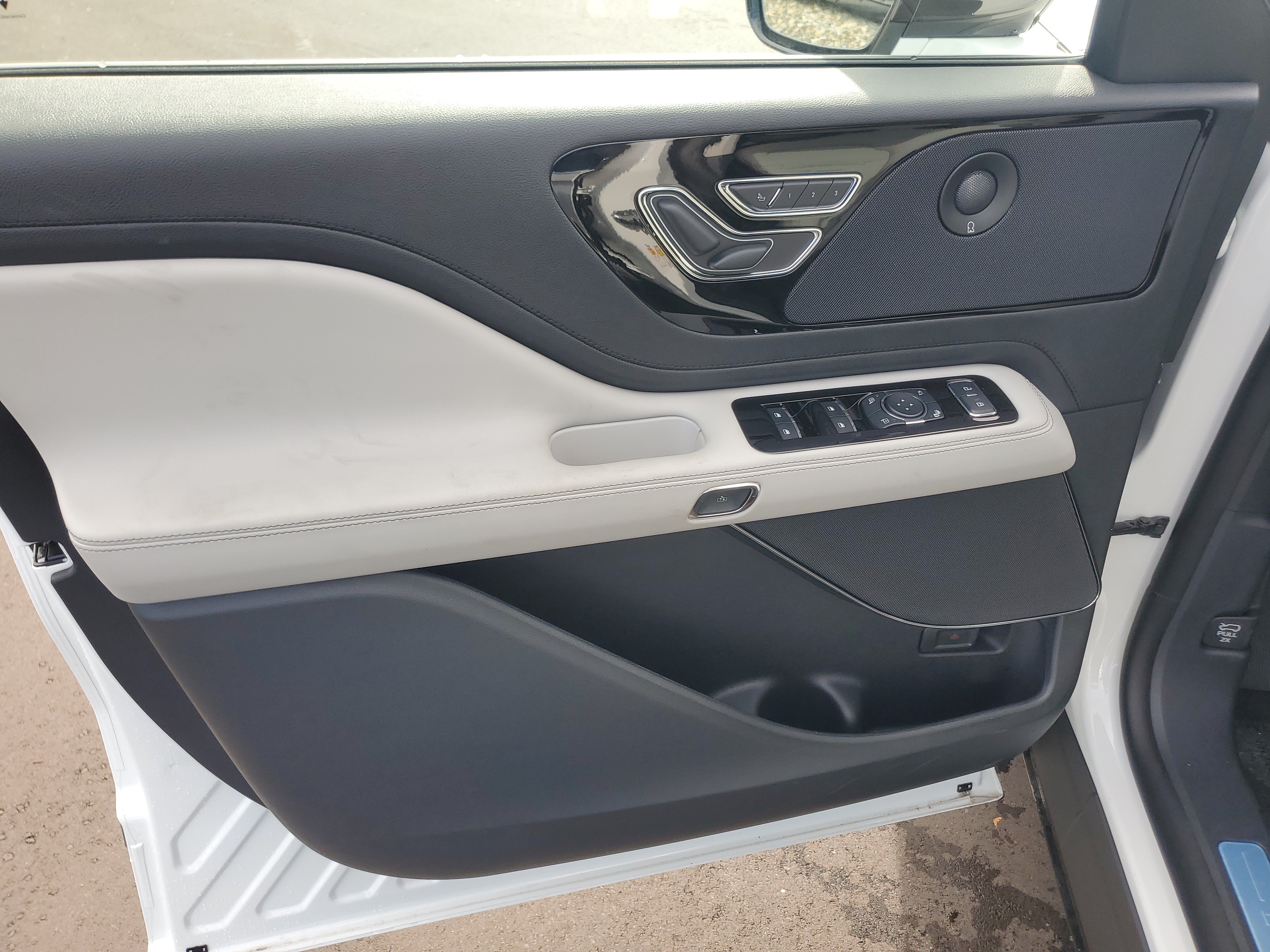 New 2026 Lincoln Aviator AWD image 8