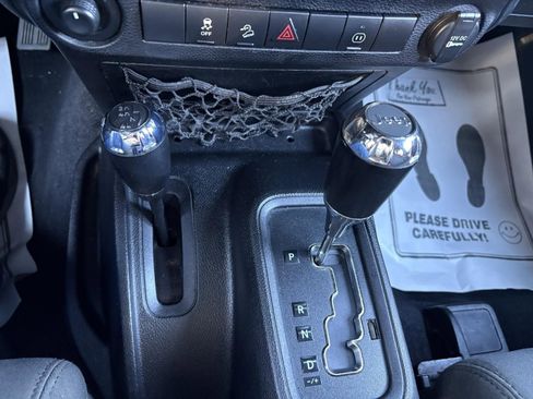 Used 2012 Jeep Wrangler Sahara image 29