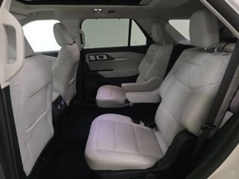 Used 2025 Ford Explorer Platinum w/ Ultimate Package AWD/4WD image 7