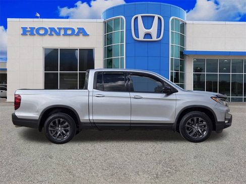 Used 2022 Honda Ridgeline Sport image 2