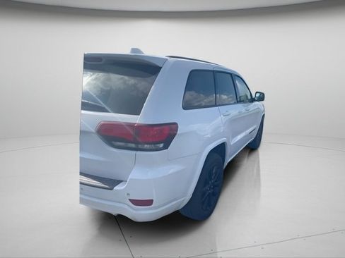 Used 2018 Jeep Grand Cherokee Altitude AWD/4WD image 8