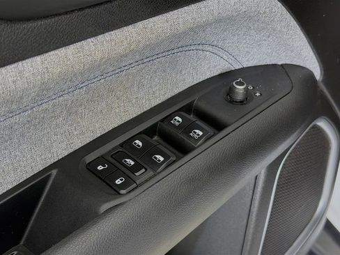 Used 2024 Jeep Compass Latitude image 19