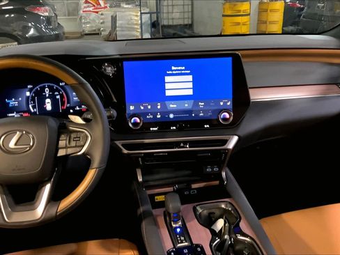 Certified 2025 Lexus RX 350 Premium image 6