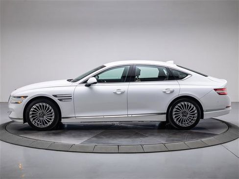 Used 2023 Genesis Electrified G80 image 2