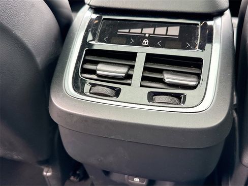 Used 2023 Volvo XC60 B5 Ultimate image 28