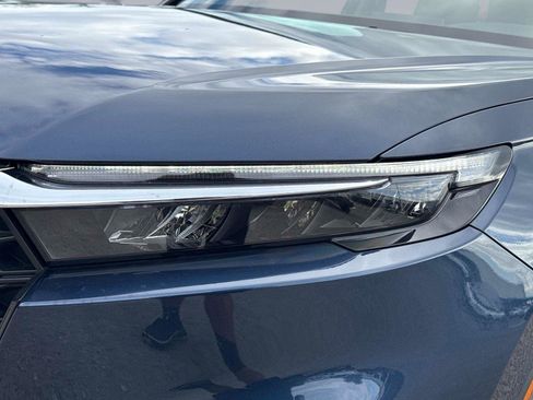 Used 2025 Honda CR-V LX image 9