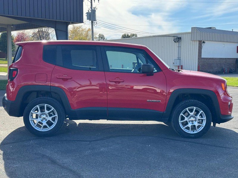 Used 2023 Jeep Renegade Latitude AWD/4WD image 2
