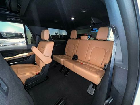 Used 2024 Ford Expedition Platinum image 13