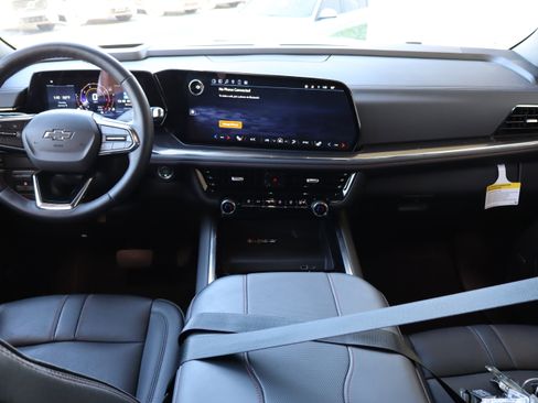 Certified 2025 Chevrolet Suburban RST w/ Comfort Package image 16