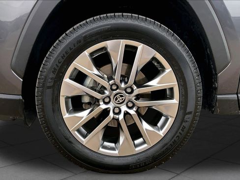 Used 2020 Toyota RAV4 XLE Premium FWD image 11