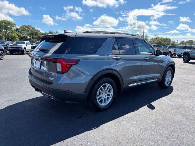 Used 2025 Ford Explorer Active w/ Active Comfort Package RWD image 6