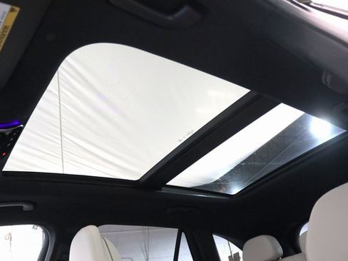 Used 2025 Mercedes-Benz GLC 350e 4MATIC w/ Advanced USB Package image 9