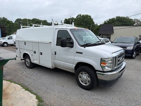 Used 2021 Ford E-350 and Econoline 350 Super Duty w/ Power Windows & Locks Group RWD image 15