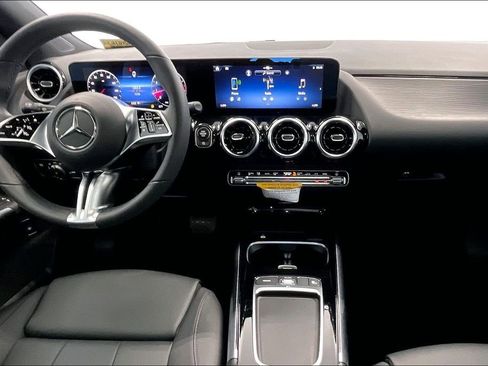 Used 2026 Mercedes-Benz GLA 250 4MATIC image 14