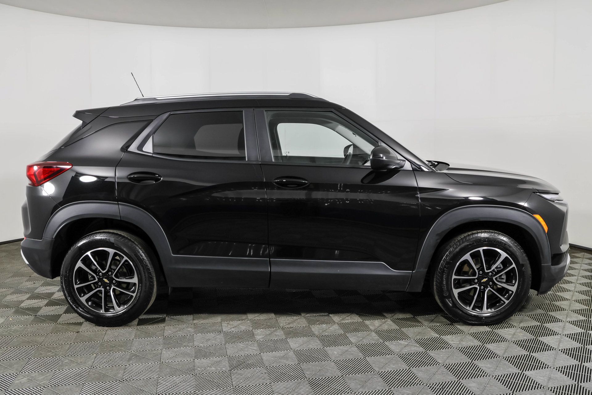 Used 2024 Chevrolet TrailBlazer LT w/ Driver Confidence Package FWD image 13