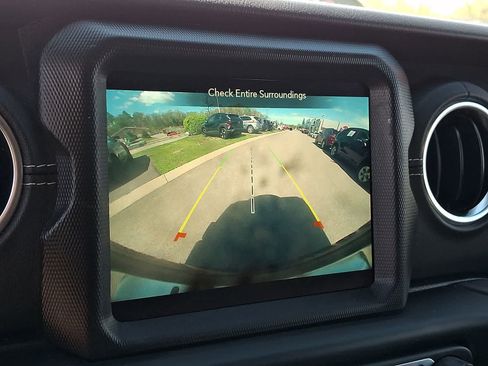 Used 2022 Jeep Wrangler Unlimited Sahara w/ LED Lighting Group AWD/4WD image 19