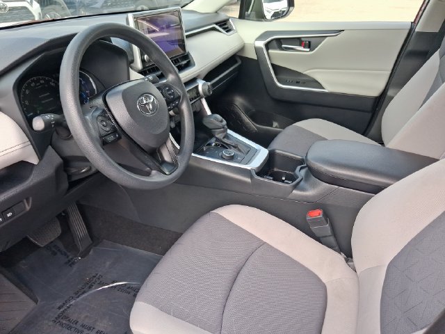 Used 2025 Toyota RAV4 XLE AWD/4WD image 11