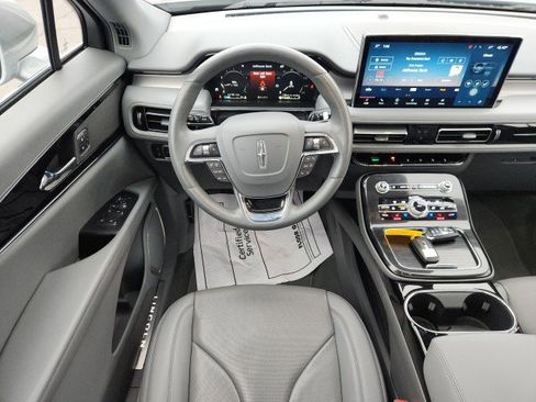 Used 2022 Lincoln Nautilus Reserve image 28