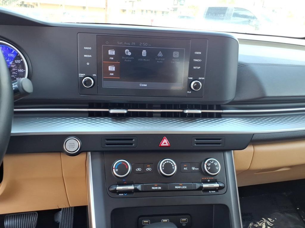 Used 2023 Kia Carnival LX FWD image 19