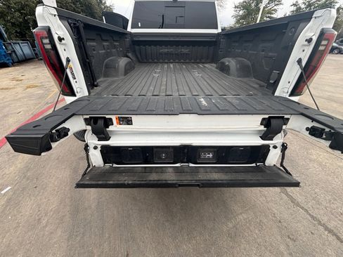 Used 2024 GMC Sierra 2500 AT4X image 9