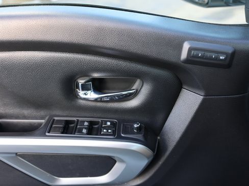 Used 2017 Nissan Titan SL image 41