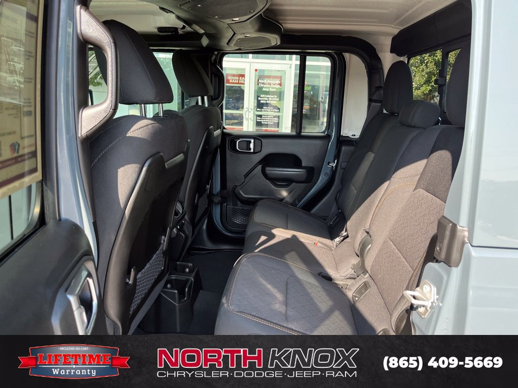 Used 2025 Jeep Gladiator Mojave w/ Convenience Group AWD/4WD image 13
