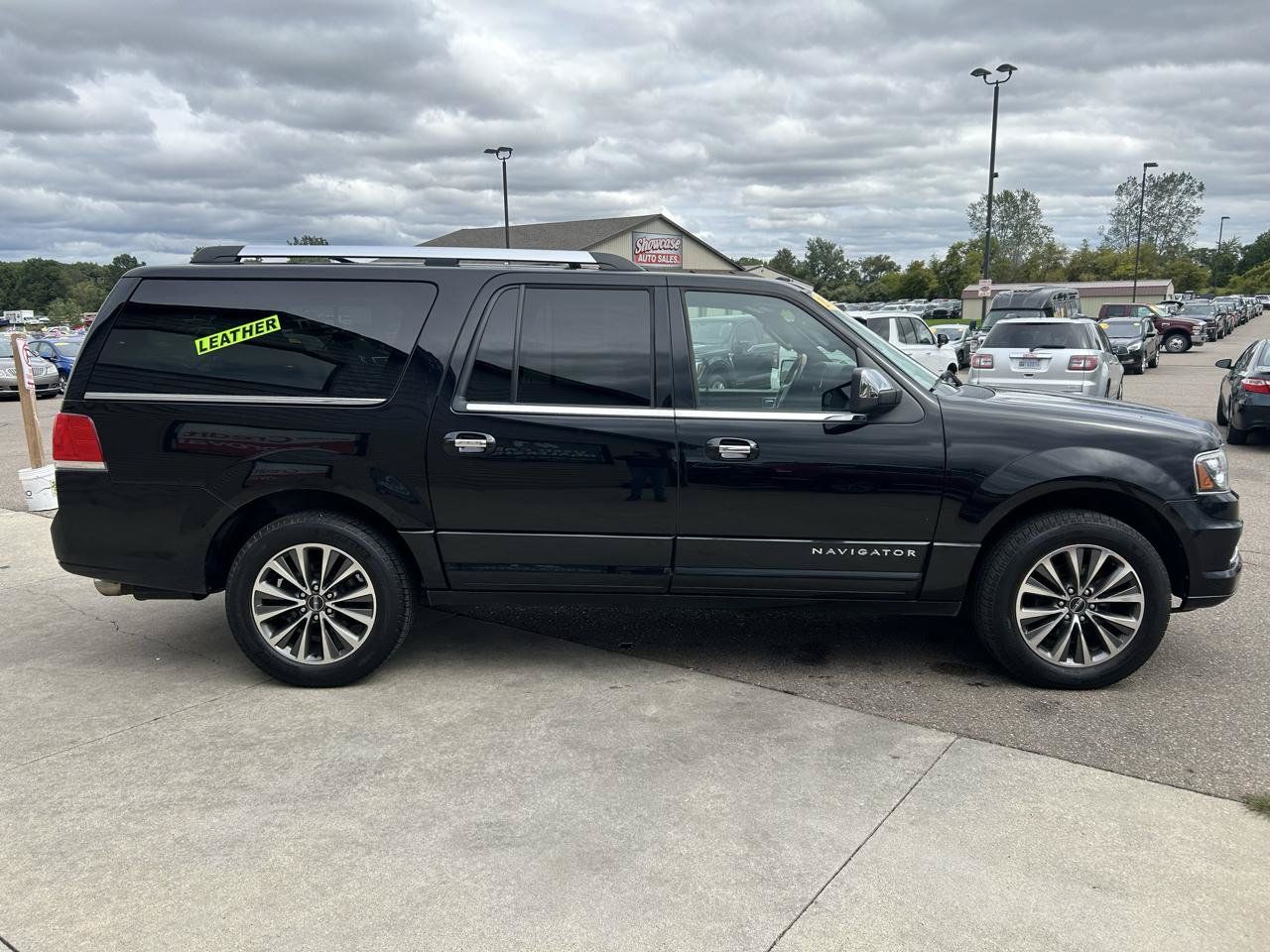 Used 2016 Lincoln Navigator L Select AWD/4WD image 4
