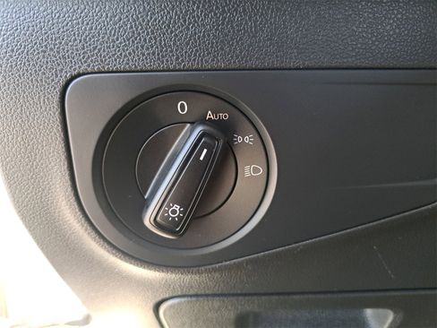 Used 2020 Volkswagen Tiguan S image 21