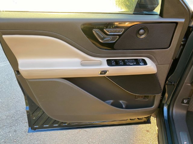 Used 2022 Lincoln Aviator Reserve w/ Equipment Group 201A AWD/4WD image 12