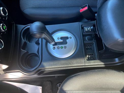 Used 2011 Mitsubishi Endeavor LS AWD/4WD image 17